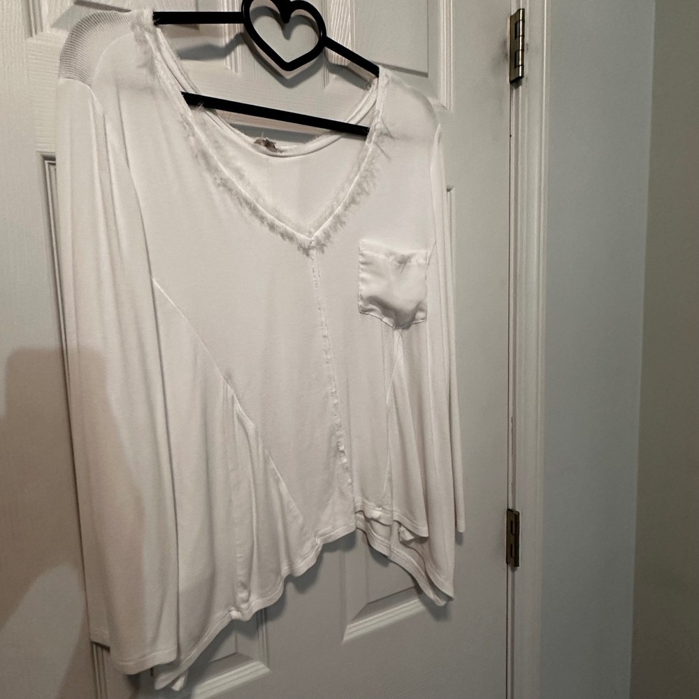 POL‎ White Long Sleeve V-Neck Ribbed Top Raw Edge Sharkbite Hem SMT2057 Small - Picture 2 of 8